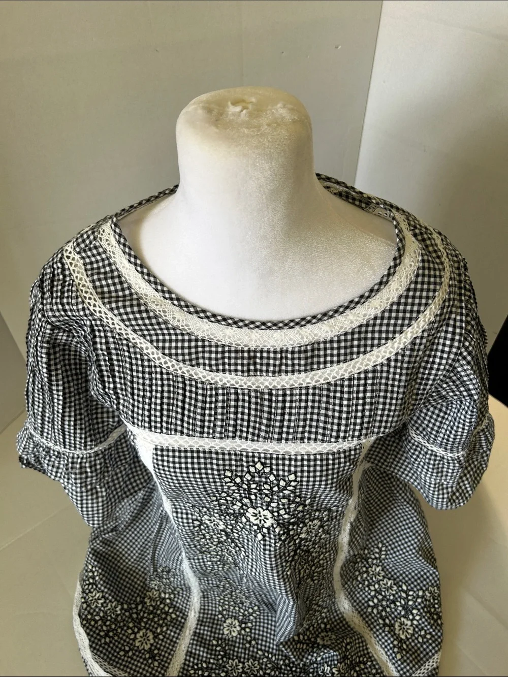 FREE PEOPLE SUNNY DAY DRESS BLACK & WHITE FLORAL EMBROIDERY & LACE DETAILS SZ XS